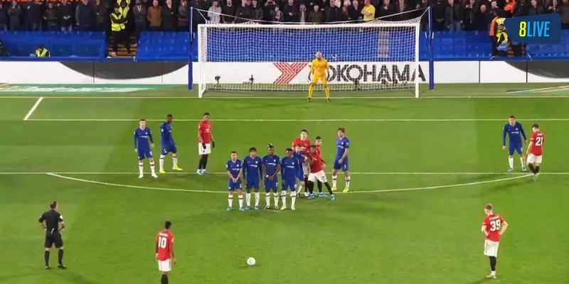 Một số kỹ thuật thực hiện sút bóng gián tiếp